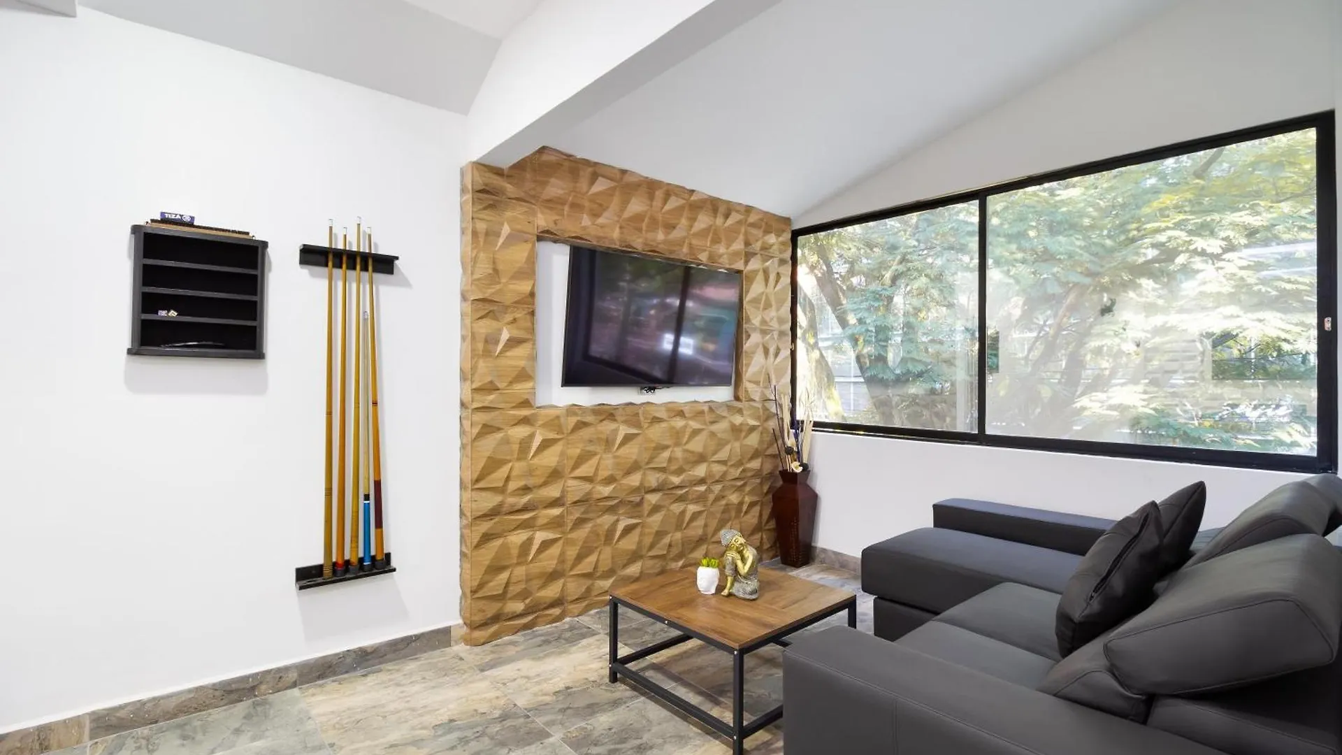 5 Bedroom Provenza! Golden Jacuzzi - 1 Block From Lleras 메딜린 아파트