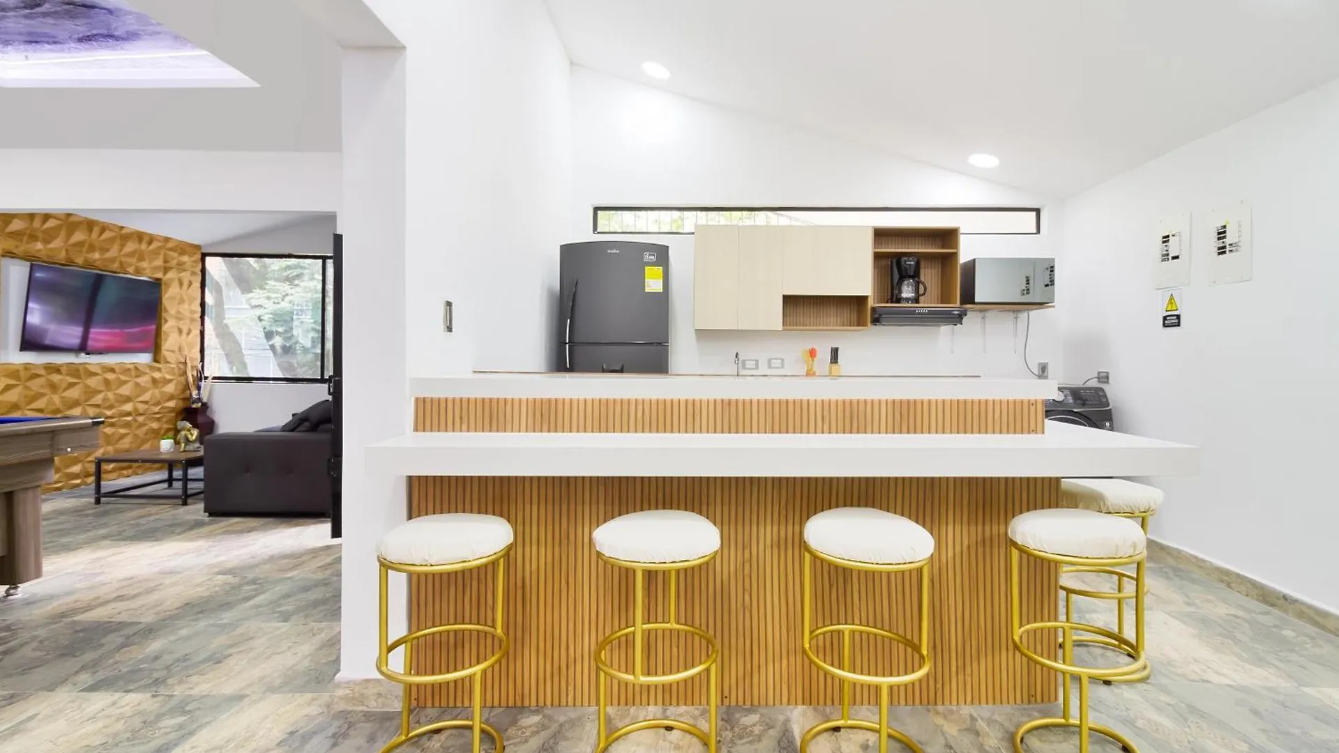 아파트 5 Bedroom Provenza! Golden Jacuzzi - 1 Block From Lleras 메딜린