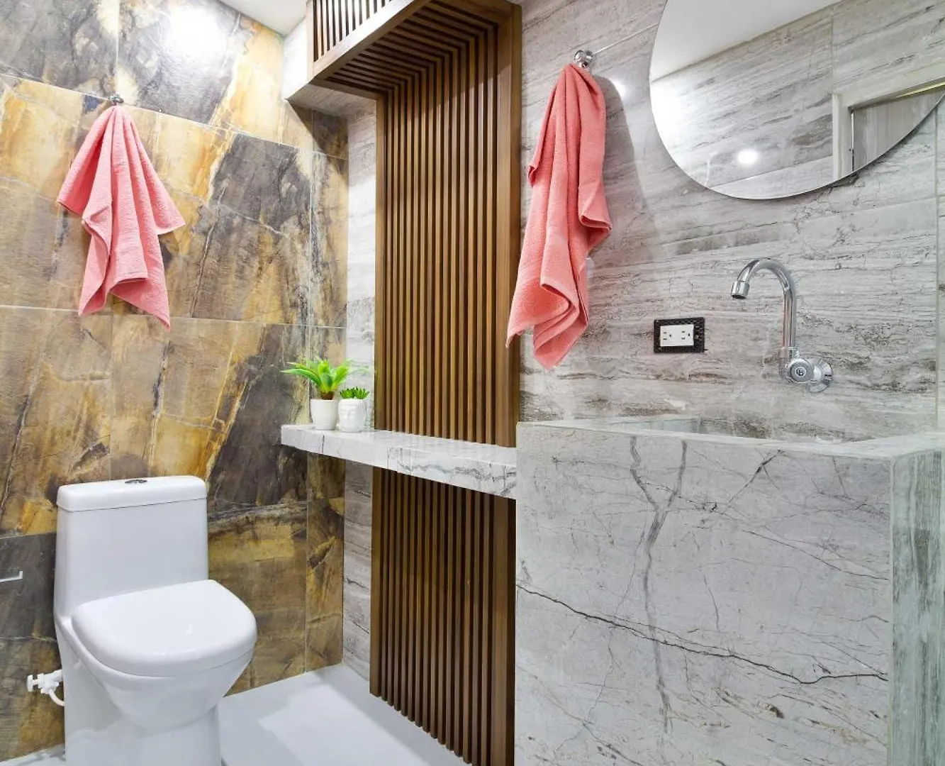 5 Bedroom Provenza! Golden Jacuzzi - 1 Block From Lleras 메딜린 아파트