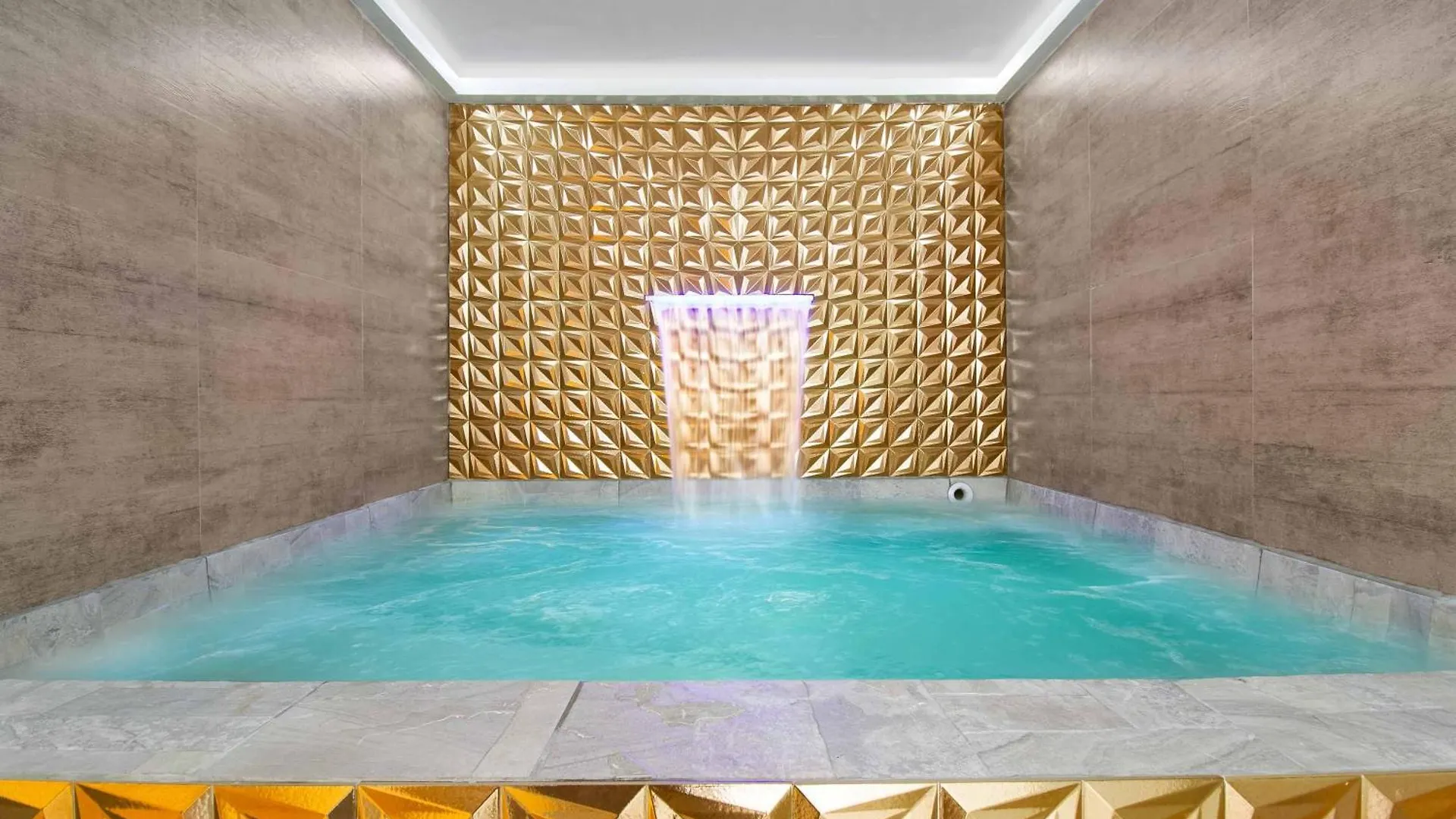 5 Bedroom Provenza! Golden Jacuzzi - 1 Block From Lleras 메딜린