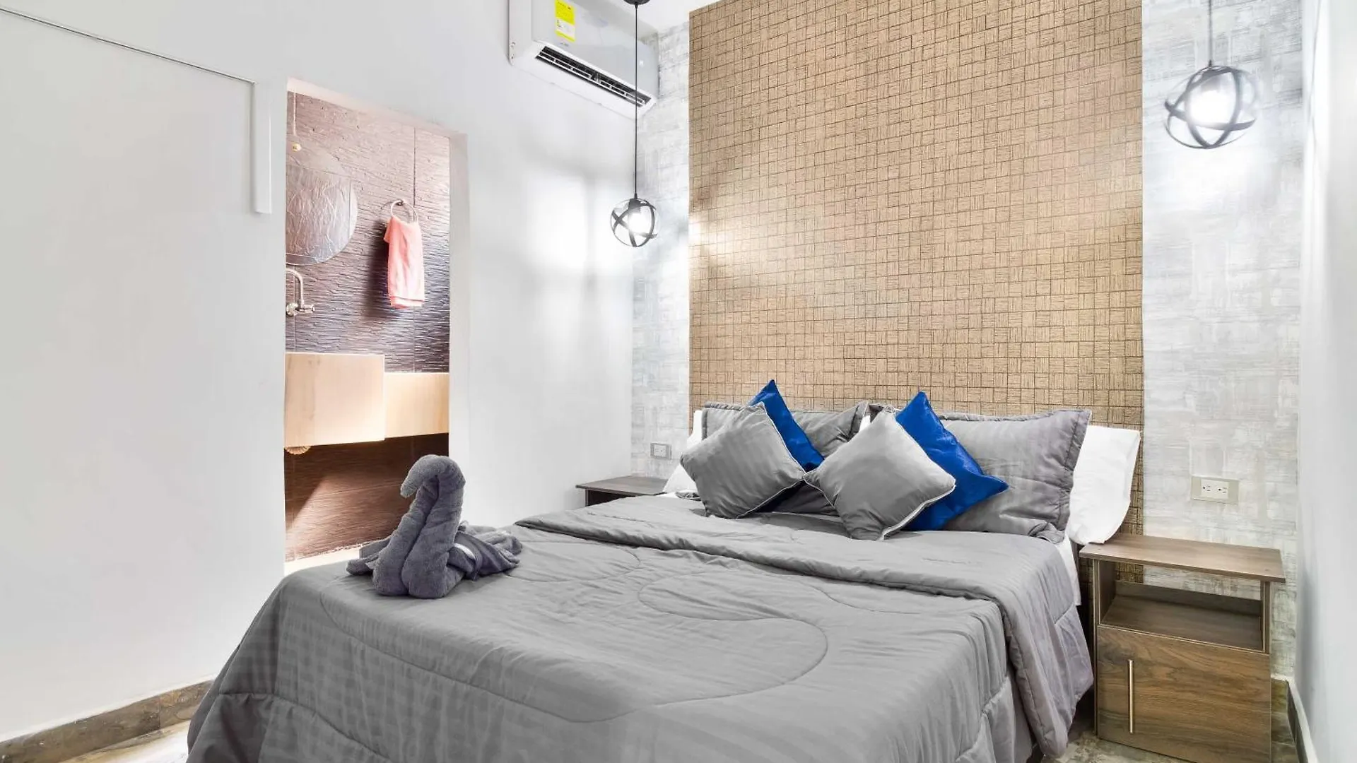 아파트 5 Bedroom Provenza! Golden Jacuzzi - 1 Block From Lleras 메딜린