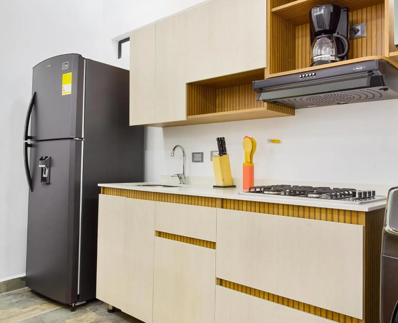 아파트 5 Bedroom Provenza! Golden Jacuzzi - 1 Block From Lleras 메딜린
