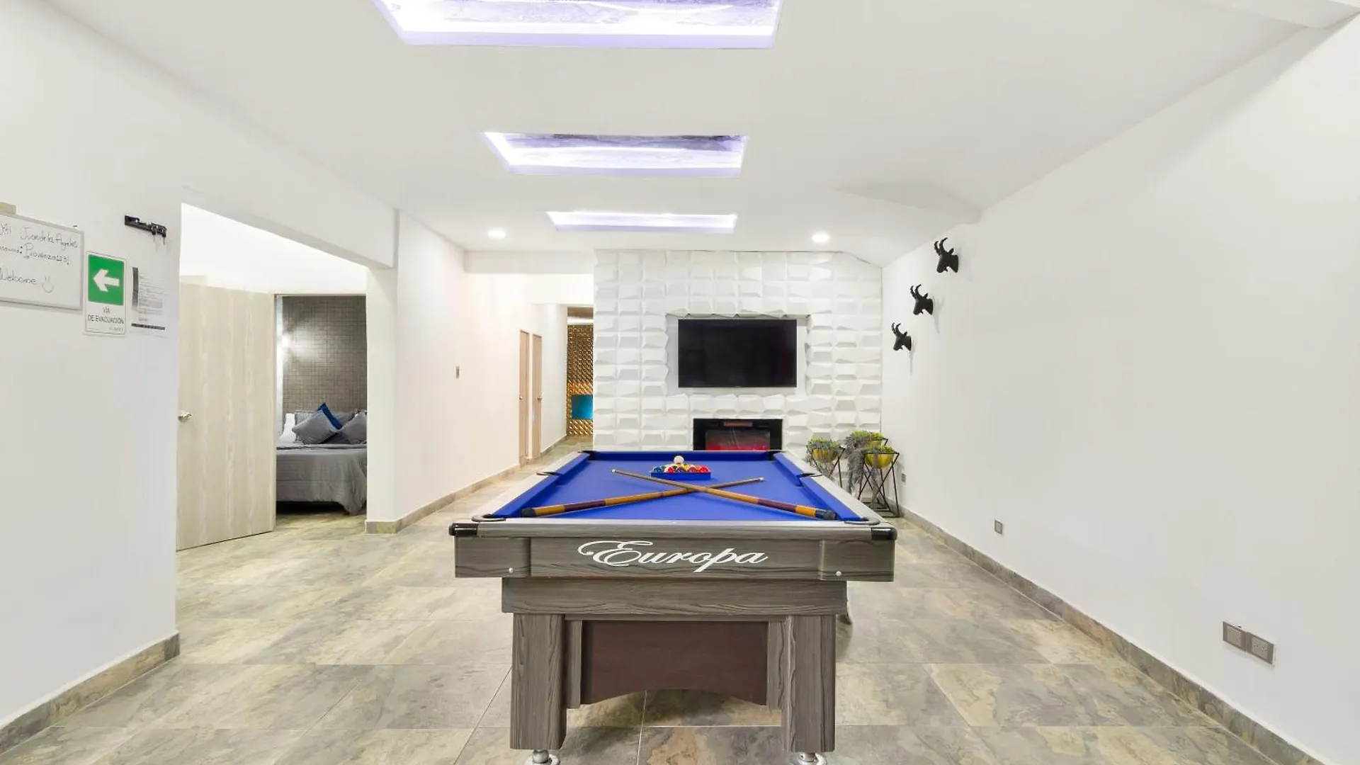 5 Bedroom Provenza! Golden Jacuzzi - 1 Block From Lleras 메딜린 0*,  콜롬비아
