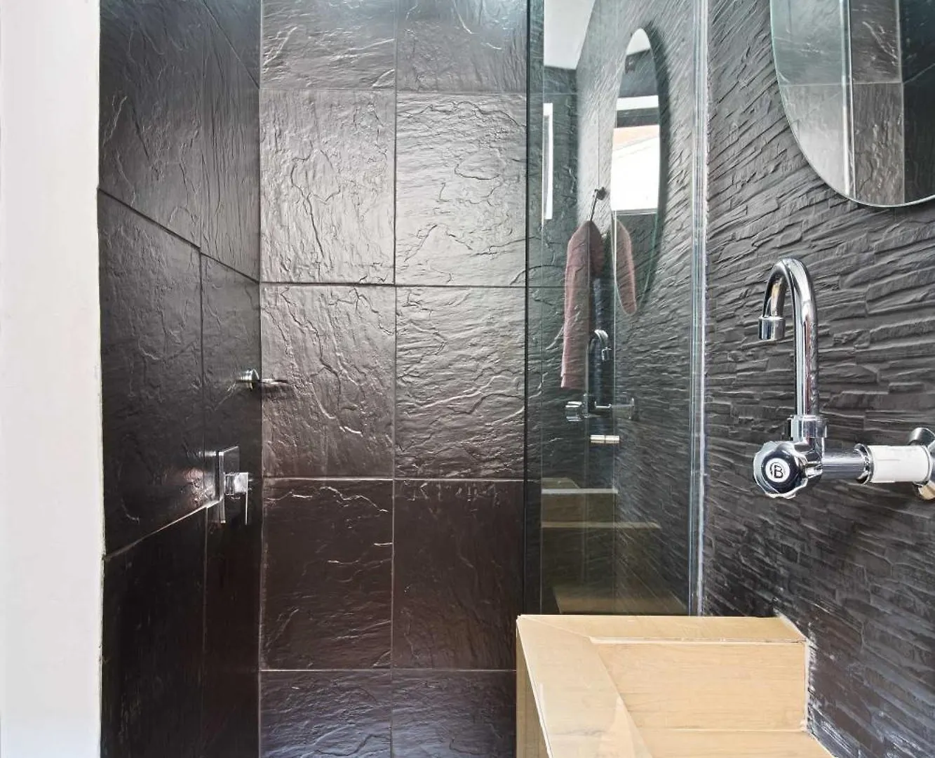 5 Bedroom Provenza! Golden Jacuzzi - 1 Block From Lleras 메딜린