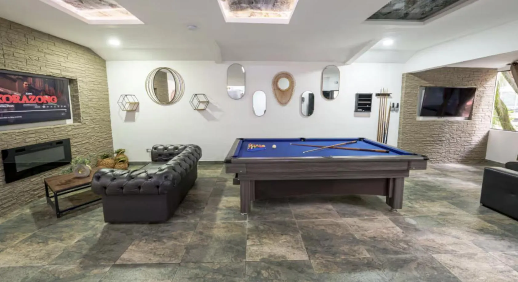 5 Bedroom Provenza! Golden Jacuzzi - 1 Block From Lleras 메딜린