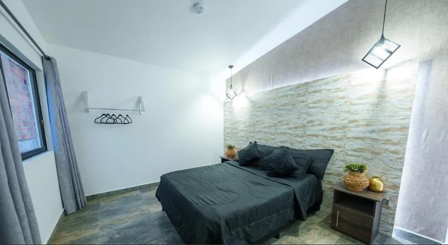 5 Bedroom Provenza! Golden Jacuzzi - 1 Block From Lleras 메딜린 0*,