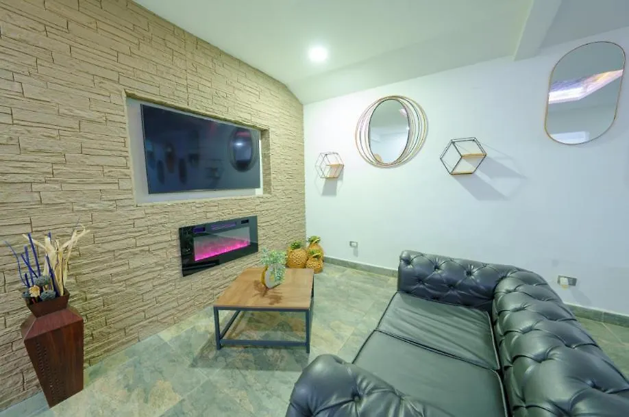 5 Bedroom Provenza! Golden Jacuzzi - 1 Block From Lleras 메딜린 0*,  콜롬비아