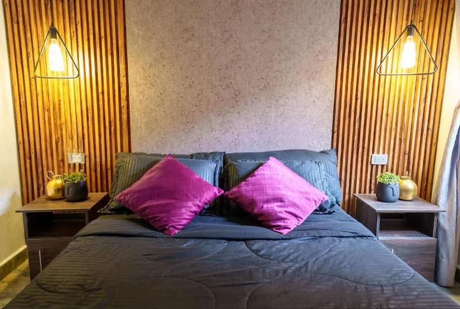 5 Bedroom Provenza! Golden Jacuzzi - 1 Block From Lleras 메딜린 아파트
