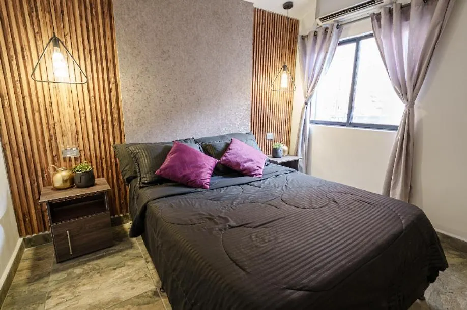 5 Bedroom Provenza! Golden Jacuzzi - 1 Block From Lleras 메딜린